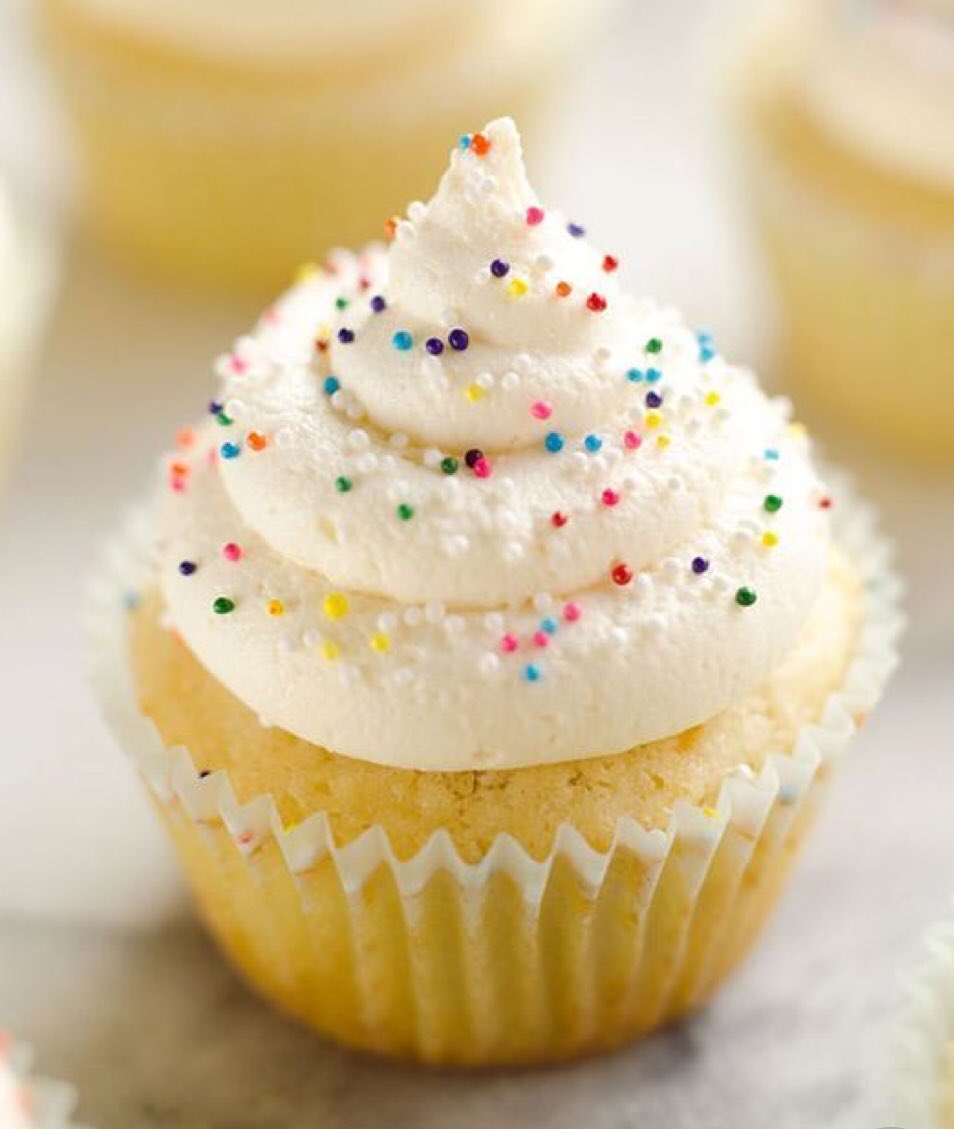 batch_cupcakery's tweet photo. Back to School 🤦♀️cheer up at Batch! #cupcakesfixeverything #sootheyourself https://t.co/xsmNCLeEsA