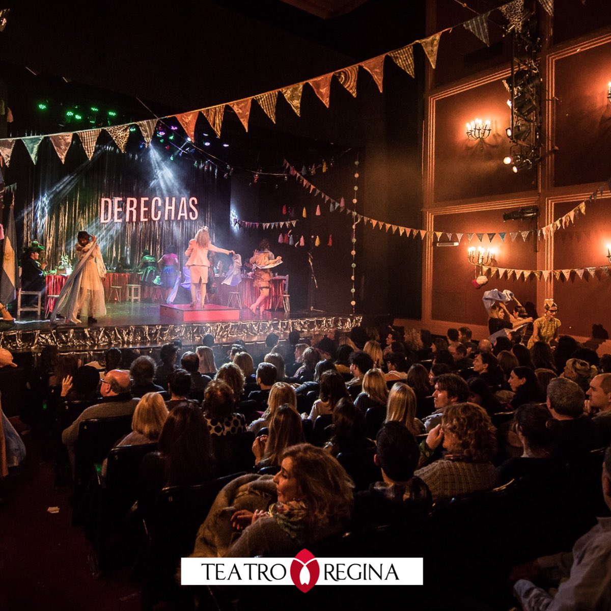 teatroreginaok's tweet photo. Los que eligen @derechasok los Lunes a la noche entienden todo 👏🏻🎉🍰🍡🍦🍭🍪🥨😄 #Comedia #Comida #AntiLunes #MuscariOriginal HOY 21:00hs https://t.co/p2PJDGTCnc