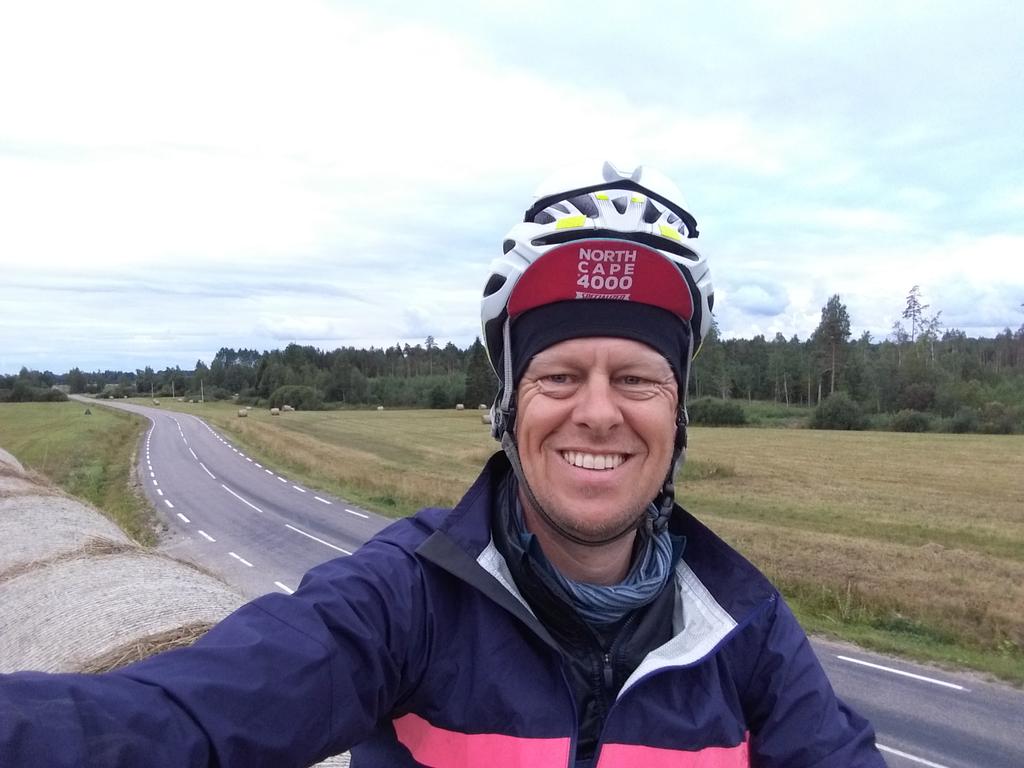 stainsby_j's tweet photo. 'Real life doesn't come from a store. It is about so much more'
Wise words from The Crunch
Climbed the haystack and found a family of deer on the other side.
'Show me the wonder" - James
#NORTHCAPE4000
#Priceless
#Itaintaboutthemoney
#LeeCook
#Catherine https://t.co/otH2MvFFA0