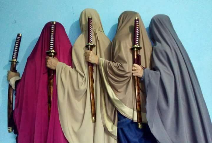 Soleha bukan berarti lemah
Berbakti bukan untuk disakiti