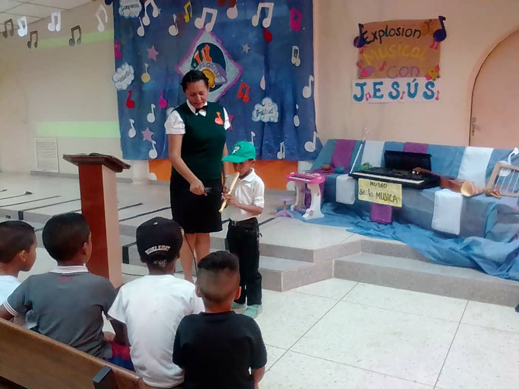 SIEMA_AVOcc's tweet photo. Lalalalalalalalala Lelelelelelelelele Lololololololololo, vamos amigo, ven te invito a cantar, puedes silbar o un instrumento tocar en la #EBV2018 “Explosión Musical con Jesús” en #CercaDeTi2018 https://t.co/YxKXdGZrhN