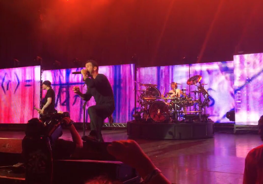 kuha66k's tweet photo. Happy #GODSMACKDAY throwback to DTE two weeks ago, keep rockin’ 🤟🏼🤟🏼 @godsmack @SullyErna https://t.co/jrG70dwOiz
