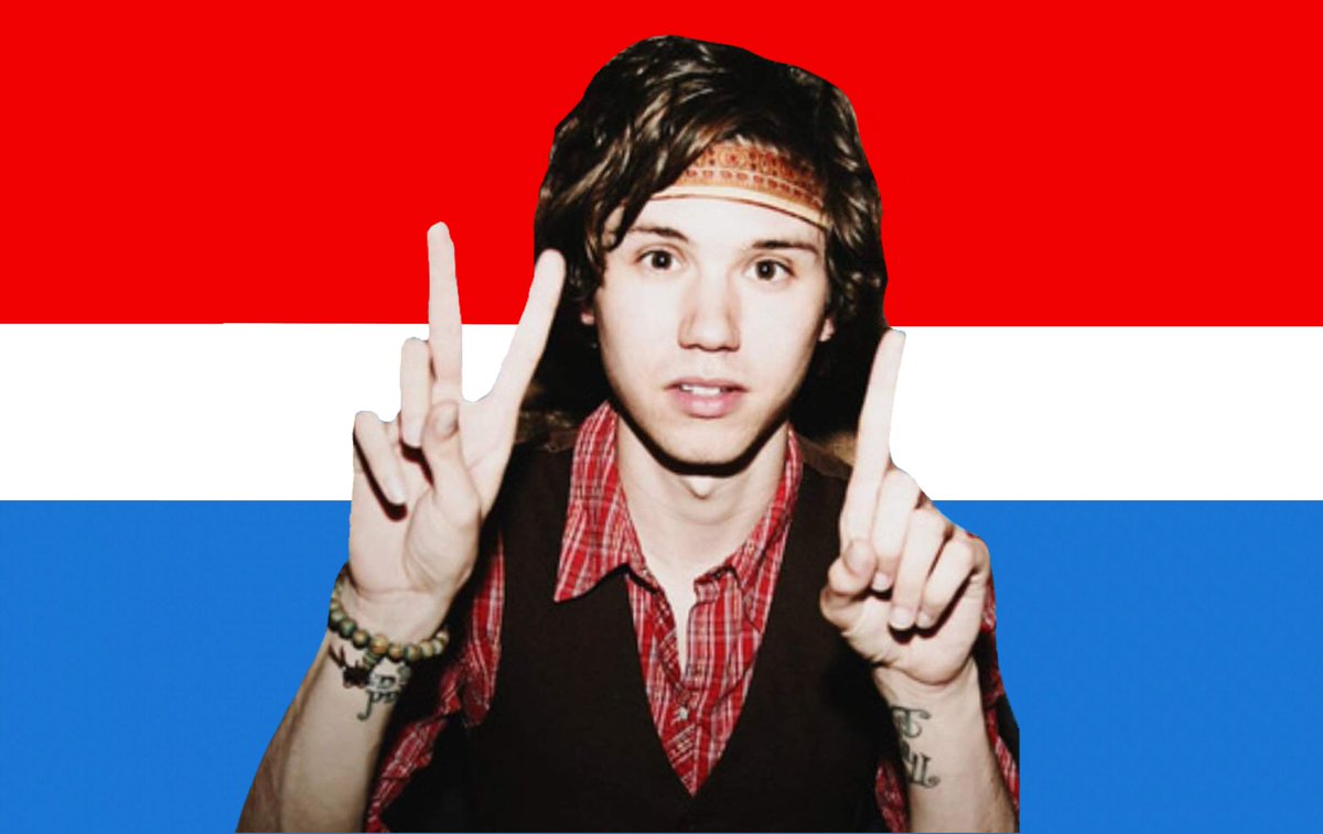 FaveMore's tweet photo. Ryan Ross needs more attention https://t.co/fe1b0HvUE0