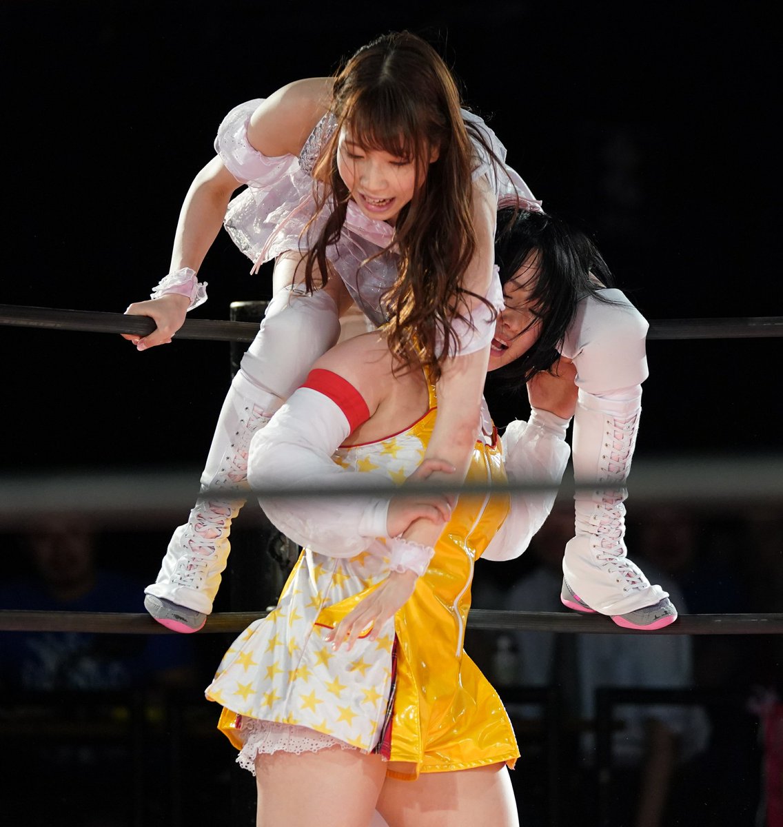 Minu2 Twitterissa 8 4 東京女子プロレス 新宿face大会の第2試合 コーナーを利用して瑞希選手を持ち上げた のどかおねえさん 選手 そのままマットに叩きつけ すかさずフォール Tjpw