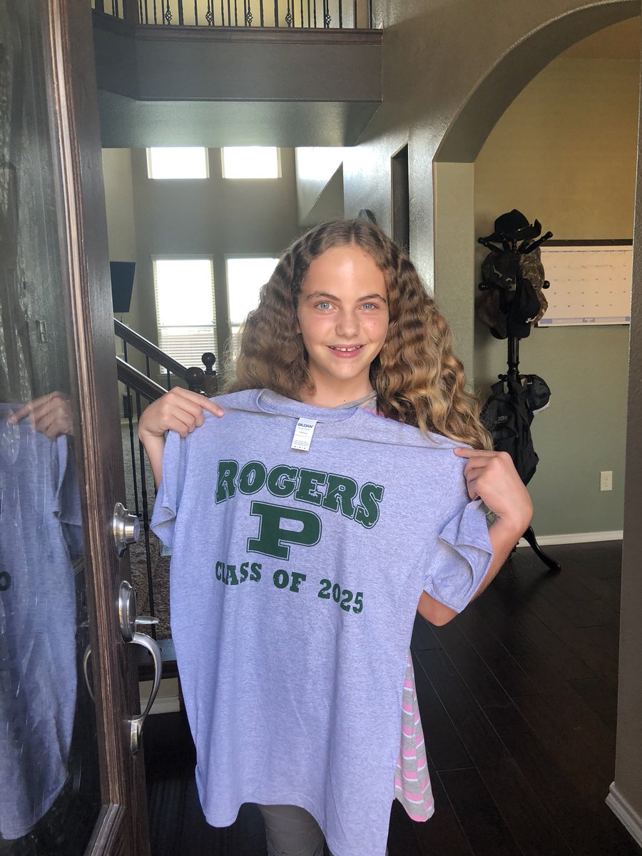 MsBoyce8ELAR's tweet photo. We saw several smiling faces today who are excited about starting 6th grade @ProsperRogersMS! @JaciBaxter #eagleprideRMS https://t.co/rzkqA1sNiY