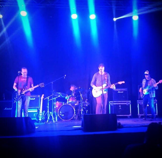 larikamerlot's tweet photo. @larikamerlot ayer en Sala Cantegril Maldonado. Cómo lo gozamos increíble. Se sudo la camiseta ahí arriba... https://t.co/H4CVBoKM8V