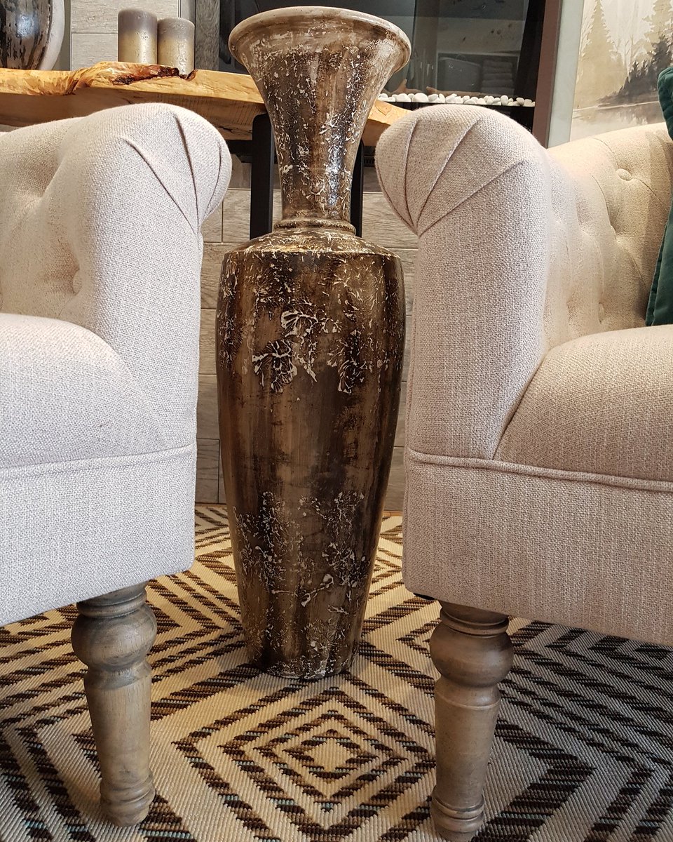 DecorDesignOS's tweet image. Pottery vases available in a variety of styles and sizes at Decor Design.  Visit us at 299 8th Street East, Owen Sound.