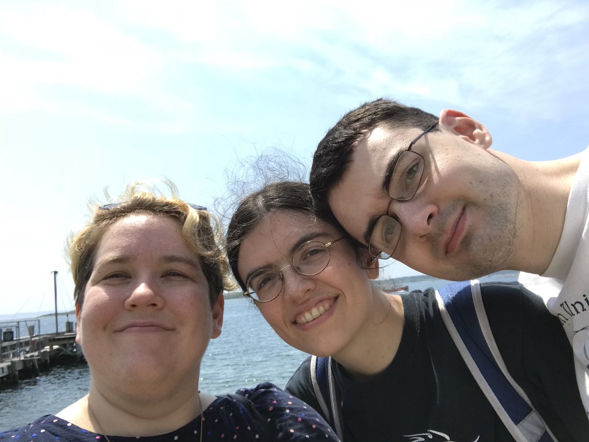 emmalabizarre's tweet photo. it has been what feels like a supremely lazy day here, but we did have a nice walk down to the waterfront earlier. so I present to you: COUSINS!!!
#ArentWeAdorable #CapeCod https://t.co/2xjrDtCCUP