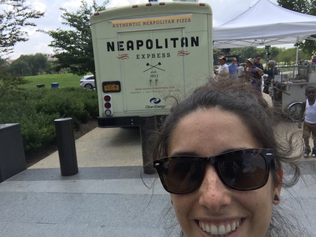 2ndgradesmarts's tweet photo. Food truck with my shades 🍕 🕶 #OLHteachers https://t.co/JnVvJU11Bx