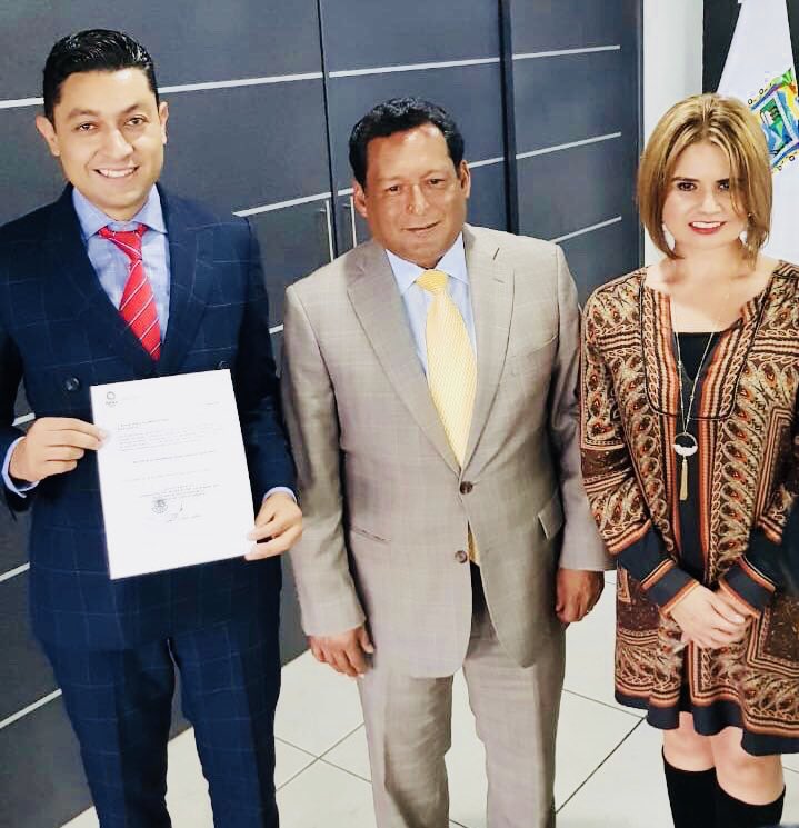 monbarsa's tweet photo. Con @AlvizarNacho en la Toma de Protesta de @EdgarSalomonEsc como Rector de la @uthuejotzingo Felicidades y éxito !!! 👍🏼 https://t.co/qOeiAGKVaS