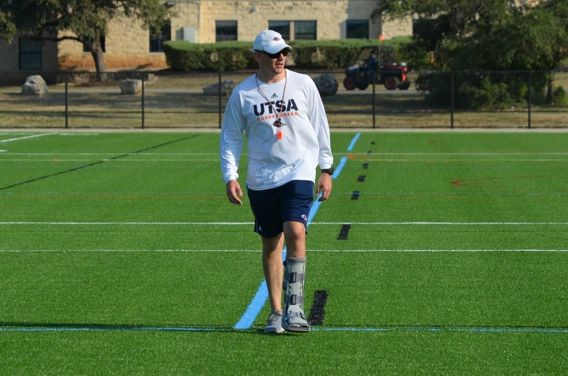 theJJPerez's tweet photo. WR’s Coach and Passing Game Coordinator Jeff Kastl has been wearing a walking boot during @UTSAFTBL fall practice. He’s been on the field and very much involved in practices despite the injury  #FallCampGrind https://t.co/OhO2vK6b6c