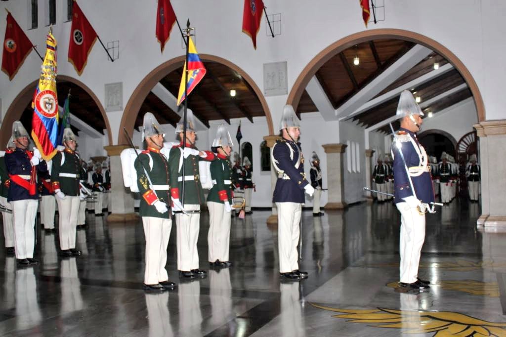 ejercito_cedoc's tweet photo. En conmemoración al día del @COL_EJERCITO en la #ESMIC se celebra la tradicional Misa de Gala, evento presidido por el señor General Alberto José Mejía #ComandanteFFMM y el señor @COMANDANTE_EJC.  

#199AñosEjército https://t.co/JlIdUZqbrb