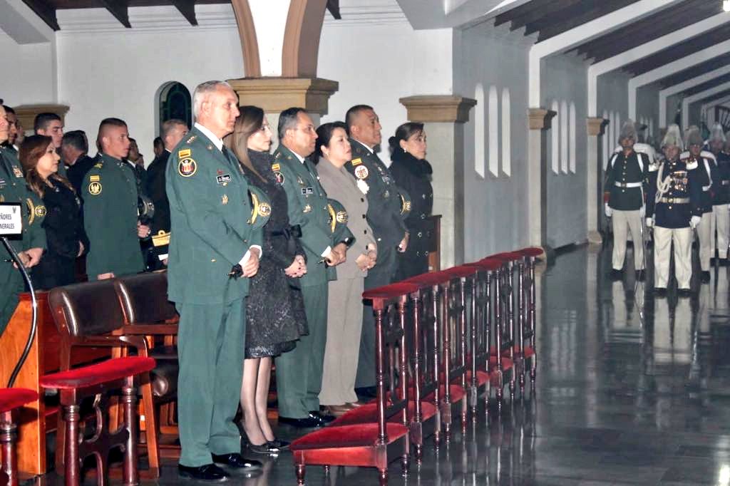 ejercito_cedoc's tweet photo. En conmemoración al día del @COL_EJERCITO en la #ESMIC se celebra la tradicional Misa de Gala, evento presidido por el señor General Alberto José Mejía #ComandanteFFMM y el señor @COMANDANTE_EJC.  

#199AñosEjército https://t.co/JlIdUZqbrb