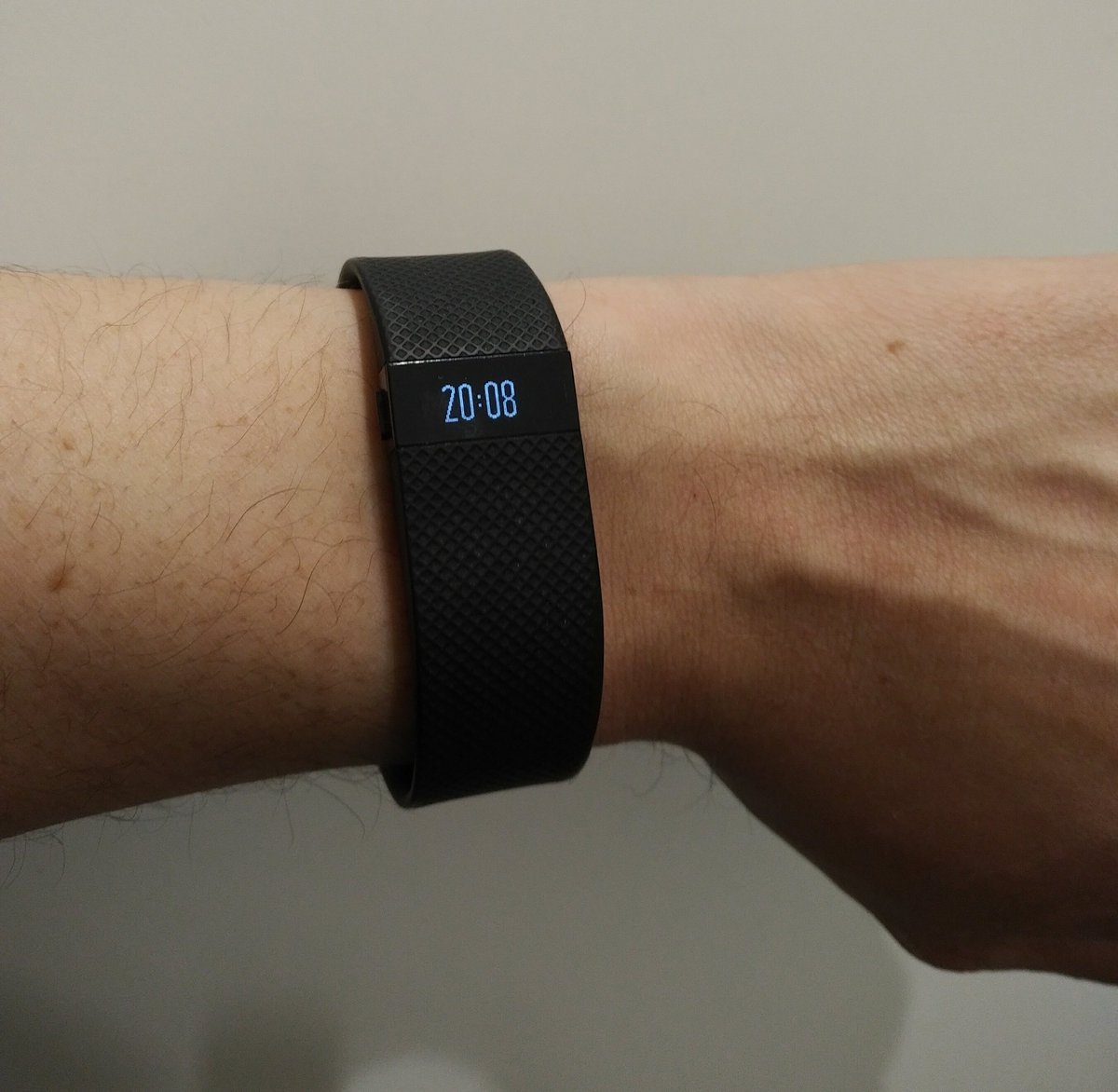 jsn_andy's tweet photo. Ahora que tengo un Bluetooth que funciona puedo usar mi Fitbit de nuevo... #Fitbit #ChargeHR https://t.co/JjM5jnxZEO