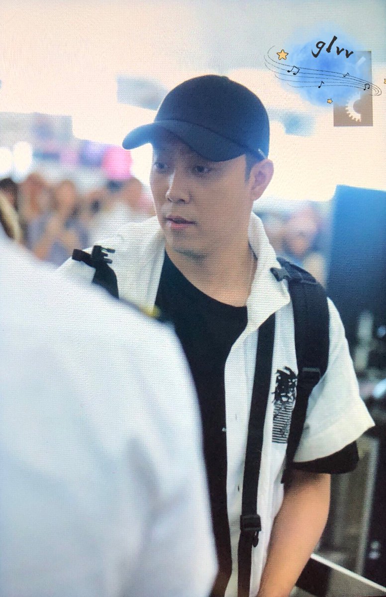 g1weiwei's tweet photo. #은지원 #Eunjiwon #殷志源 #新西游记5 哥哥可怕的人气～😭 https://t.co/YqErdnhQFu