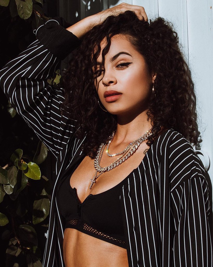 Prestige__GOLD's tweet photo. Give a girl the best jewelry and she can conquer the world.
.
.
#18kgold #gold #goldteeth #jewelry #grillz #pendants #diamonds #icedout #fashion #art #customgrillz 
#goldmouth #hiphop #icedoutcuban#hutchsjewelry #hutchsjewelrywestland #hutchsfamily #customjewelry #diamonds https://t.co/tbeRNIqlSi