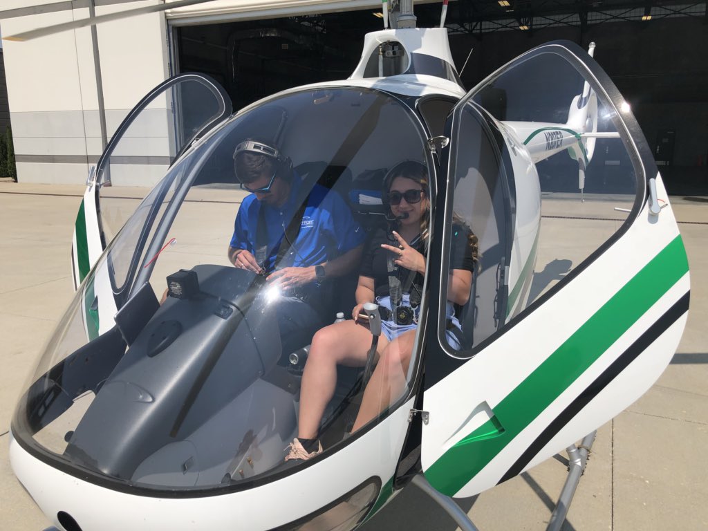 aylah_maryssa's tweet photo. I Flew for the first time in my life and I cannot describe how amazing it was 😄 #NoMoreWalkingForMe #NoWordsCanDescribe https://t.co/VI45oTLZJc