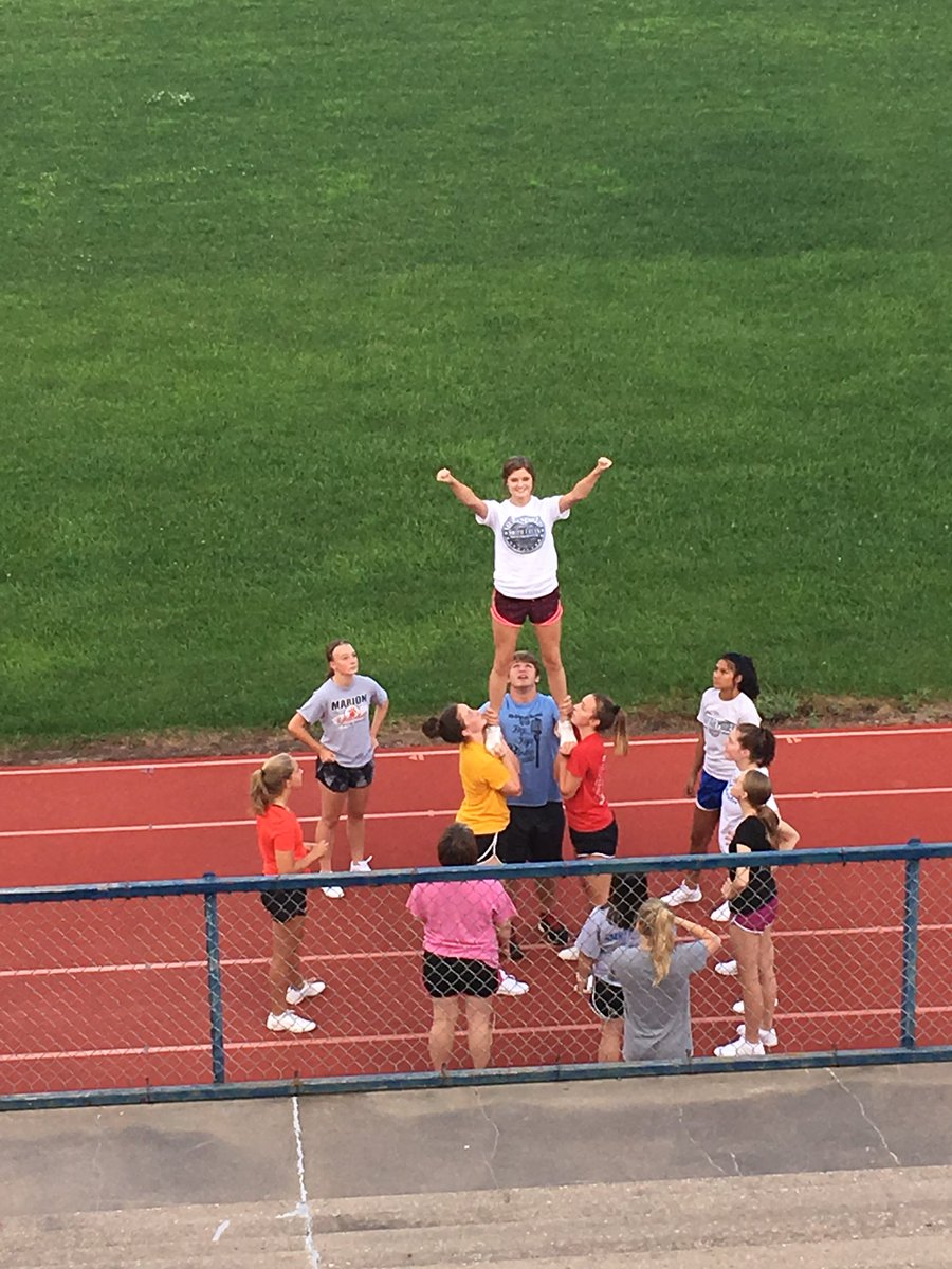 MarionHSusd4081's tweet photo. Go cheeerleading! Keep up the hard work #cheer2018 #gowarriors https://t.co/5fe5R2ALhI