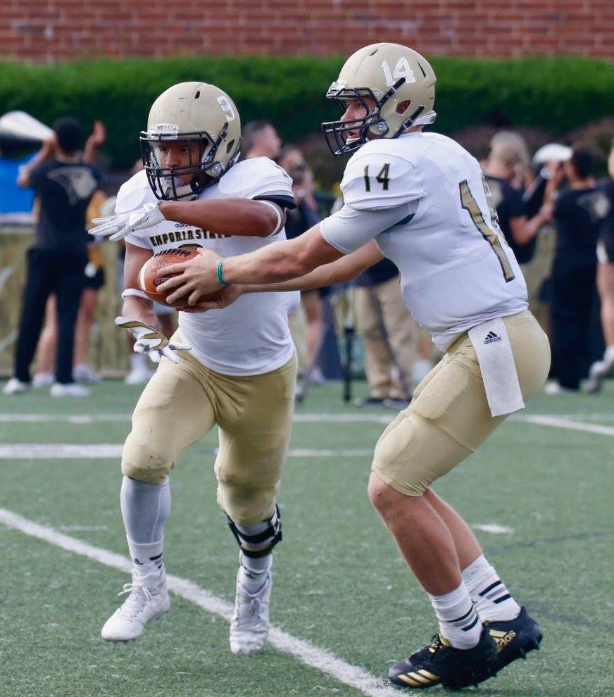 RoadTripSports's tweet photo. On #CFAQBMonday #CollegeFootballAmerica 2018 Yearbook recommends tracking @ESUSports QB @bmarstall96 who threw for 2,893 yards and 24 TDs last season. #StingersUp #ESU #MIAAFB #d2fb #RoadTripSports @TheMIAA
➡️ More Here: https://t.co/P0JIudzw2j https://t.co/TZNu8hOGNq