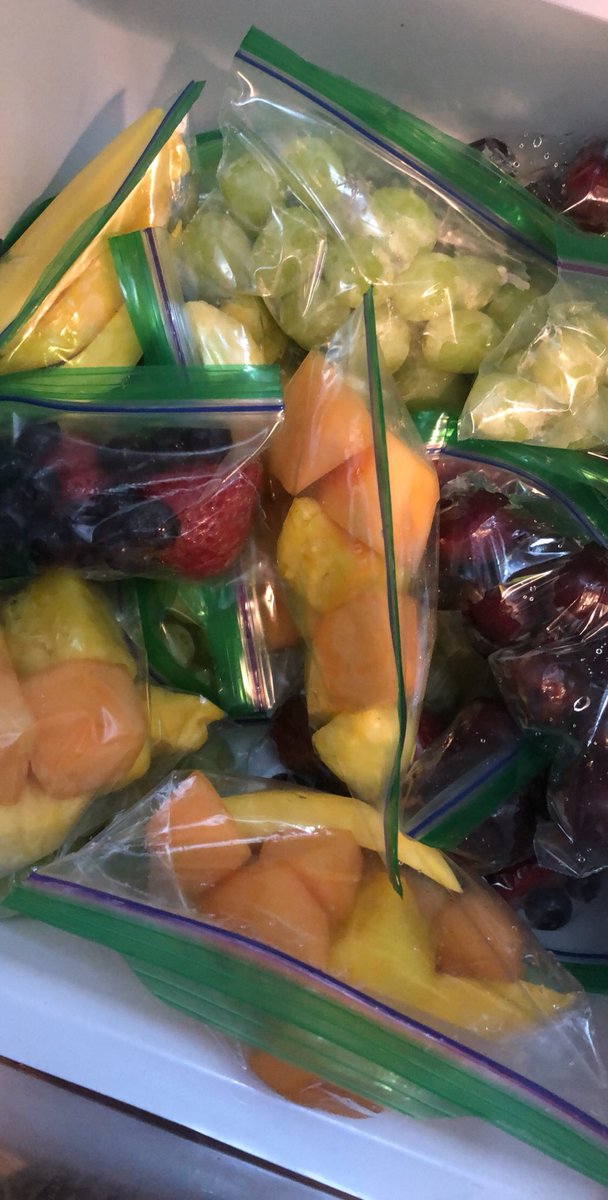 fatt310's tweet photo. frutas before putas ☝🏽 #SchoolStartsThisWeek 😩 https://t.co/aMhKBXSFpO