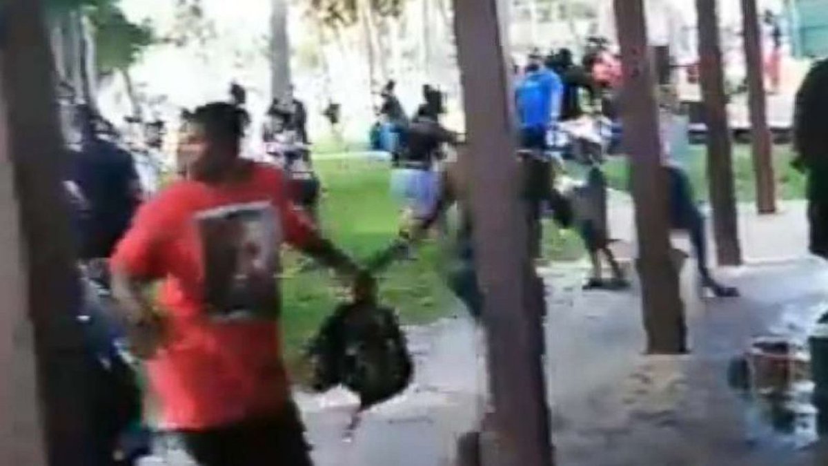 Armed bystander shot man who opened fire at a crowded Florida park bit.ly/2LZznw8 https://t.co/qjYDcLqfiE