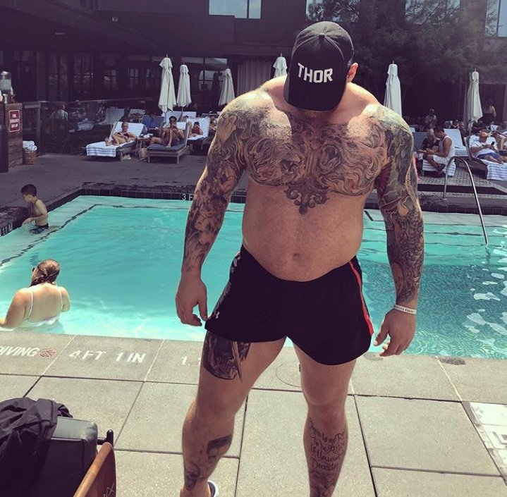 #MCM My wonderful Fiancée @_GrizzlyBearBG 
More than a crutch, he's they love of my life and I'm so lucky to have found someone as incredible and wonderful and loving as him򓐽𵐽򖀊#MarriageCommitmentMonday