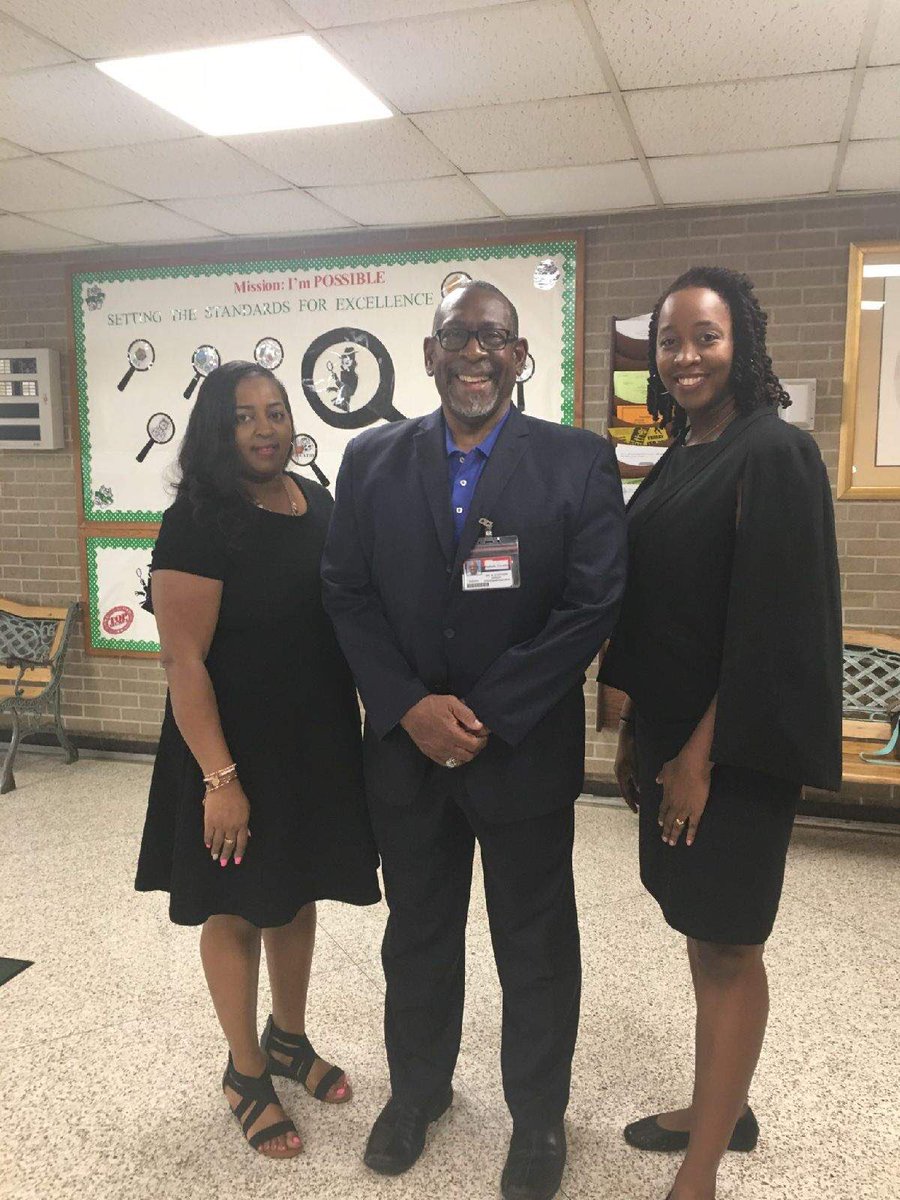librarian30228's tweet photo. Great first day @BobMathisES @DeKalbSchools. Itโs going to be an awesome year! #FirstDayDCSD #DCSDRegionV https://t.co/S4nOHpviJf