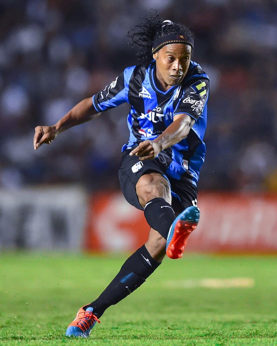 10Ronaldinho's tweet photo. 🤙🏾⚽️ @Club_Queretaro 🇲🇽 https://t.co/Ms4QyCjXh9