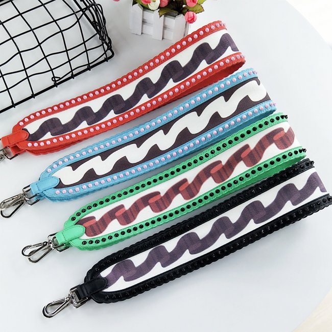 TheBagMagnet's tweet photo. #bagmagnet #fashion Zigzag Pattern Bag Strap https://t.co/mnDVrPYDB9 https://t.co/JV67ONOA6g