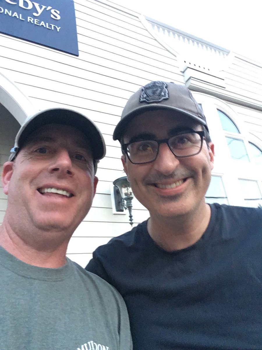 CresciMarty's tweet photo. Always great to see celebs at Jersey shore - thx for taking selfie w @CresciMarty @JohnOliverBot @LastWeekTonight #flatmarty #AIHSTigerPride https://t.co/zRTHtpjiUb