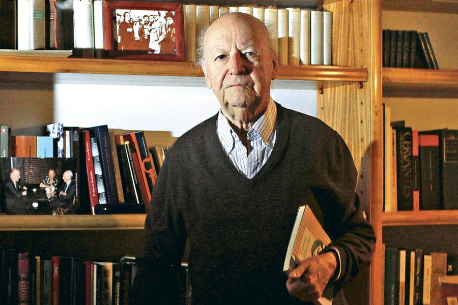 Rancagua_DGT's tweet image. Jorge Edwards , narrador y ensayista: “En el Chile de hoy ser escritor es una extravagancia, es mal visto”
Autor: Patricio Tapia

latercera.com/cultura/notici…
vía @latercera