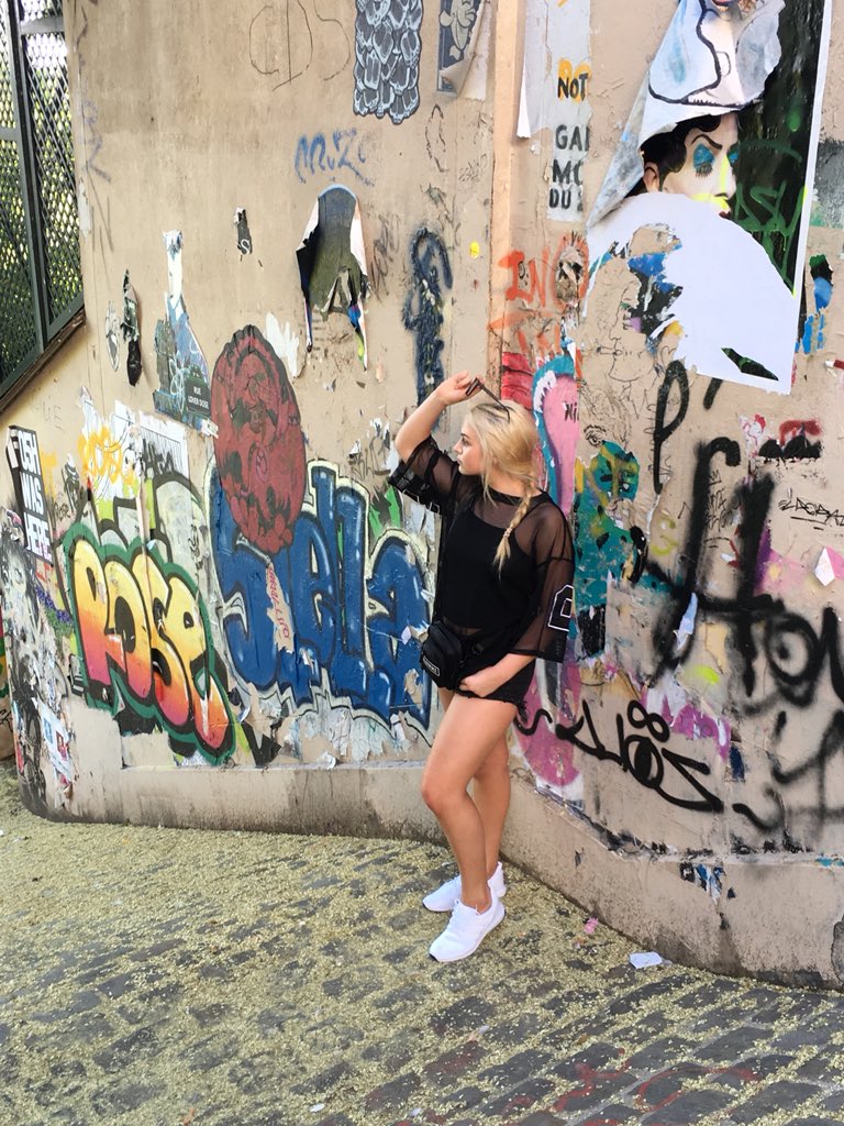 yungprius's tweet photo. #my #adidas #are #fake #fadidas https://t.co/q9cYE9DJNC