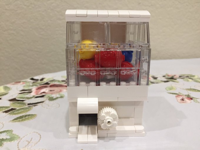 ガチャガチャ作り方特集 100均の材料やスーパーボールを使って簡単に作れる 100均 Diy Sumica スミカ 毎日が素敵になるアイデアが見つかる オトナの女性ライフスタイル情報サイト