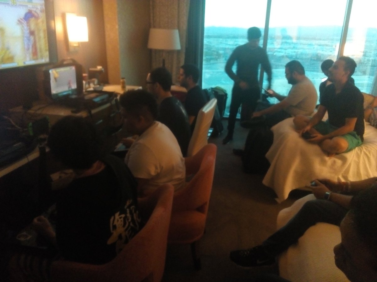 saisak01's tweet photo. After party #EV02018 https://t.co/UGbhvXU9qw