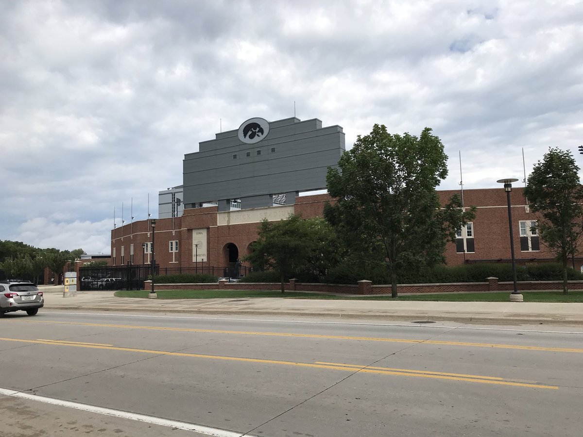 TakesSlim's tweet photo. I went on my first run in Iowa City today...running is easier when you run next to your favorite spot on Earth. https://t.co/Al9meLXA7g
