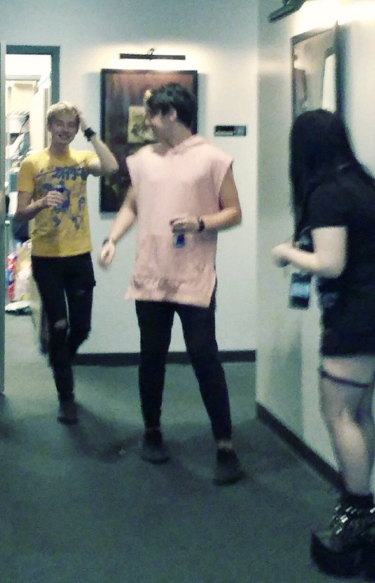 maggievanity's tweet photo. Can’t believe I met Sam and Colby, finally my dreams have came true and I can’t thank you guys enough. I love you both. @ColbyBrock @SamGolbach @SamandColby @fullscreenlive #ColbyAndSamTourPHX #fullscreenlive https://t.co/xzRggWhK46