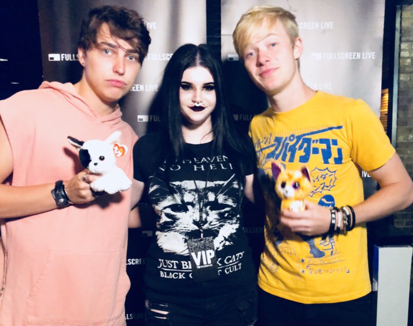 maggievanity's tweet photo. Can’t believe I met Sam and Colby, finally my dreams have came true and I can’t thank you guys enough. I love you both. @ColbyBrock @SamGolbach @SamandColby @fullscreenlive #ColbyAndSamTourPHX #fullscreenlive https://t.co/xzRggWhK46