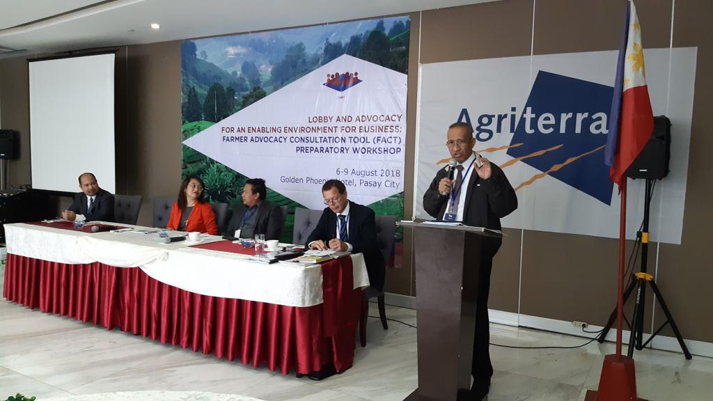 junvirola's tweet photo. Land Bank Foundation Exec Dir Roy Oscillada shares capacity building program to make Phil agri coops bankable. Emphasizes role of good proposals to access bank loans. @Agriterra #FACT4Business #AgriCoopLobby #EnablingBusinessEnvironment https://t.co/0RU78yC65X