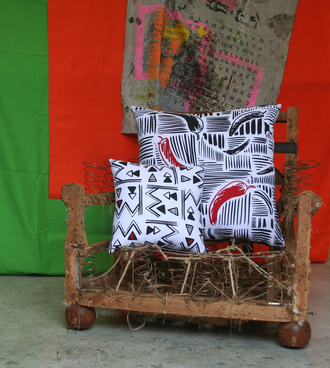 TsongaTextiles's tweet image. Our #Chillies print scatters finding a space on an #old chair frame in our workroom @ #TsongaTextiles