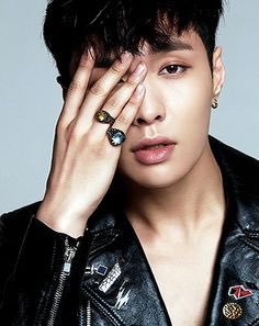 exokonpics's tweet photo. #Yunhyeong #Lay #ikon #exo #exokon https://t.co/4EFojGBdDh