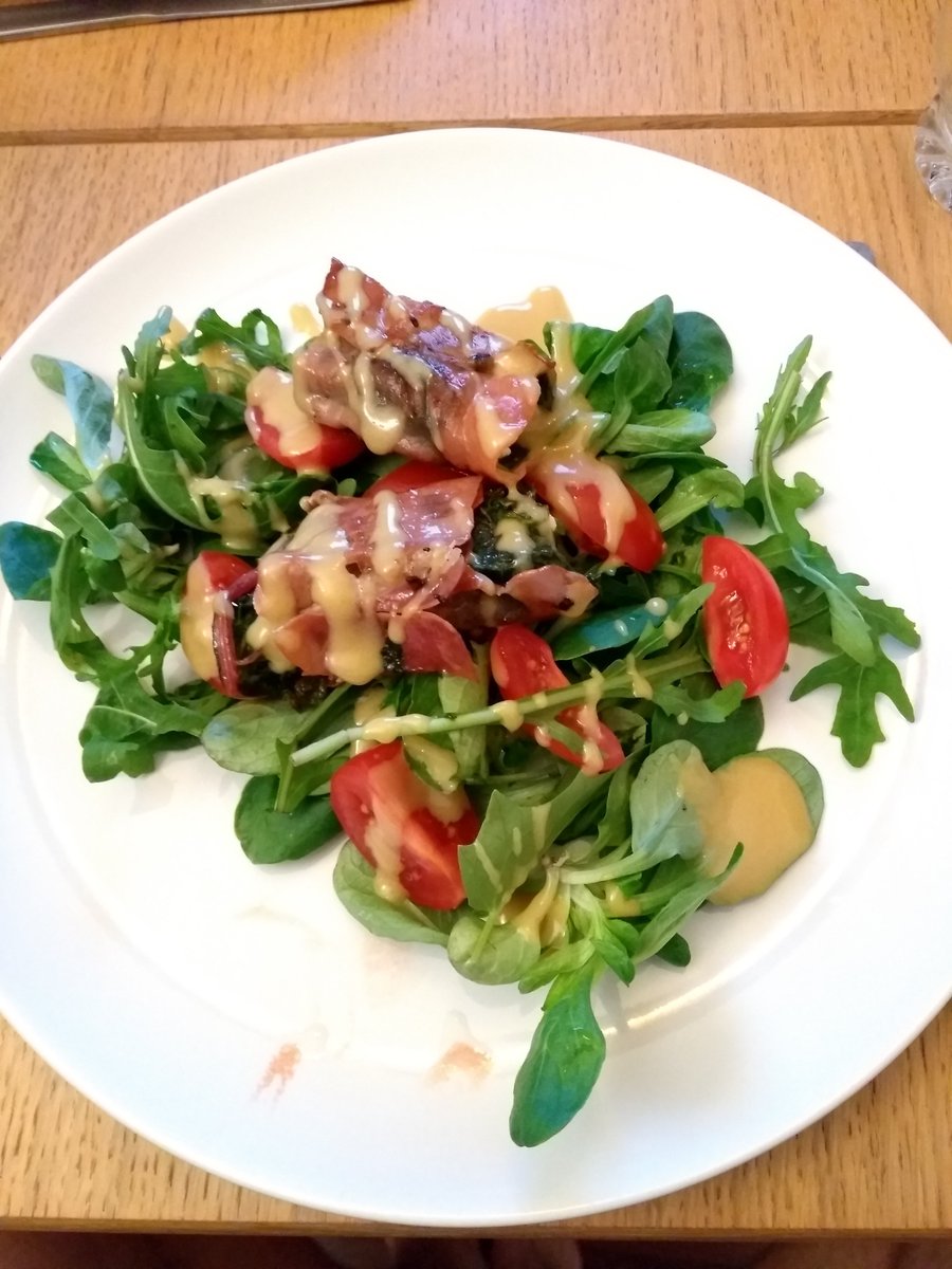 The_Smoking_GNU's tweet image. Mangold - Ziegenfrischkäse - Röllchen mit Serranoschinken auf Salat [Rezept: chefkoch.de/rezepte/631371…] #CookingWithFriends #Latergram