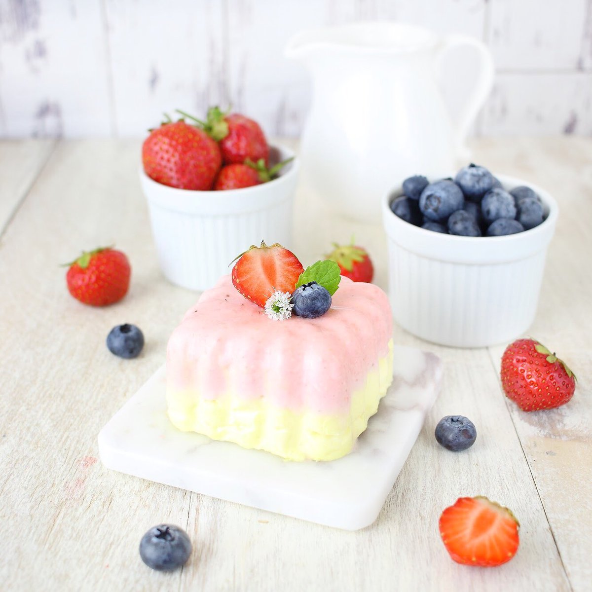 Buongiorno #foodies!
Seguendo il filo rosso tra stampini tramandati e vecchie #ricette arriviamo alla BAVARESE preparata da <a href="/myfoodiedays/">My Foodie Days</a> con crema alla vaniglia e alle fragole, un dessert fresco e delicato perfetto per questo caldo periodo estivo!
myfoodiedays.com/2018/07/bavare…