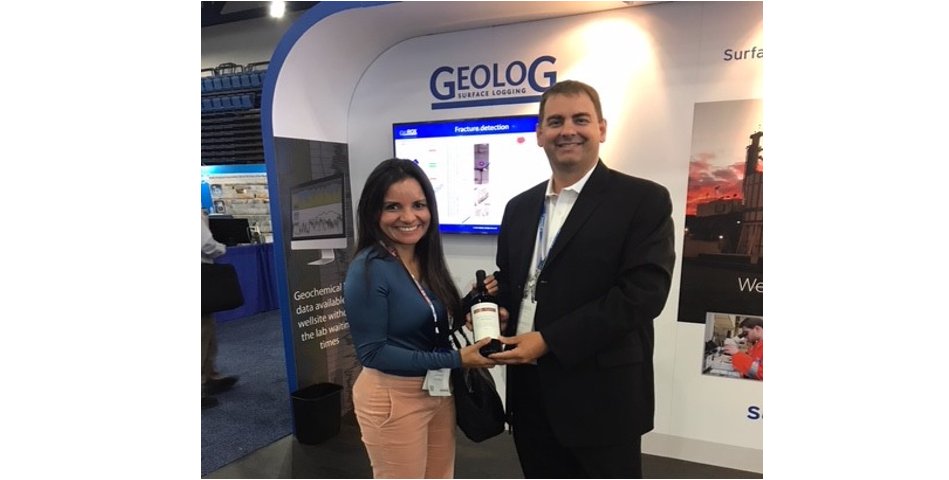 _geolog's tweet photo. Thank you all for stopping by to see us at #URTEC2018, and congratulations to Alba Perez, Geologist at Anadarko, winner of our draw prize given by Andres Matheson, North America Manager at GEOLOG. See you next year! https://t.co/NxKljFxvaq