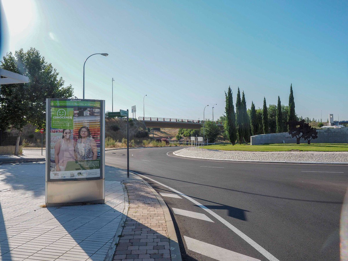 Aglezterol's tweet photo. Como el pasado año, durante este mes serán comercios de Boadilla los que estarán publicitados en los soportes informativos municipales de nuestras calles #CompraEnBoadilla #Conócelos https://t.co/3hjZOj6chv
