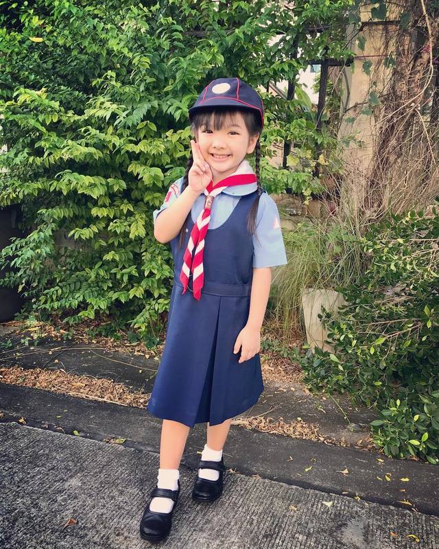 SistaCafePage's tweet photo. ความน่ารักของ "น้องอินเตอร์ รุ่งรดา" หรือนุดา จาก #เมีย2018 โอ้ยยย น้องงง สวยตั้งแต่เด็กเลยลูก ❤
ส่องกันต่อที่ >> https://t.co/IcdbYQcHiB
#SistaCafe https://t.co/rlGquBnRbh