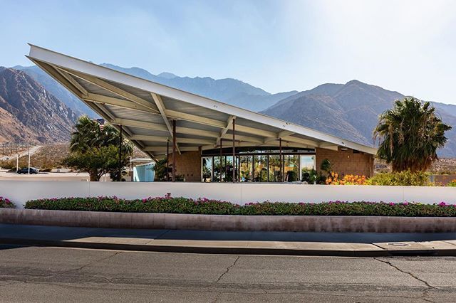 Palm Springs Visitor Center, 1965, Albert Frey & Robson C. Chambers. #desertmodernism #modernism #palmsprings #midcenturymodern #midcentury #modern #architecture #architectural #albertfrey #desert #historical #architectureporn #california #socal #mountai… ift.tt/2NHLg6b