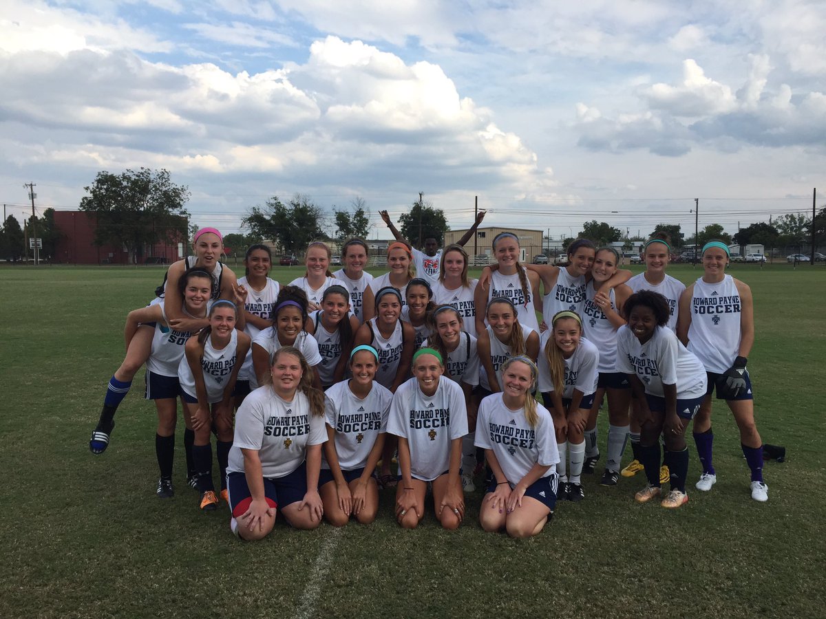 MontanaPhelps's tweet photo. Just reminiscing the CONFERENCE DAYS💙⚽️ Missing these girls and this team💕 #Conference2014 #BestTeamEver https://t.co/EWrIIwrBSv