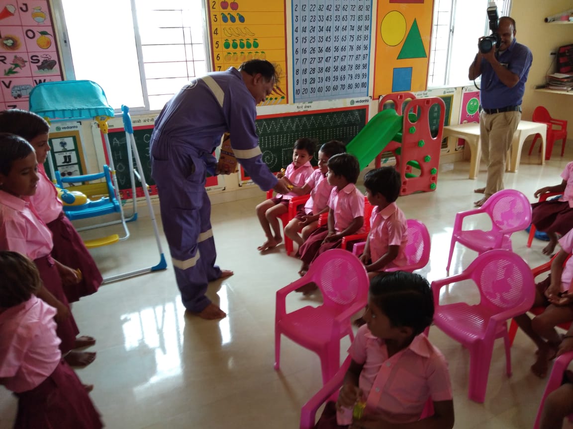 Cairn_Vedanta's tweet photo. Bringing change, starting with the little ones in our society. @Nandghar is educating children and empowering them for the future. #LifeAtThar https://t.co/YXbWqQeSlv