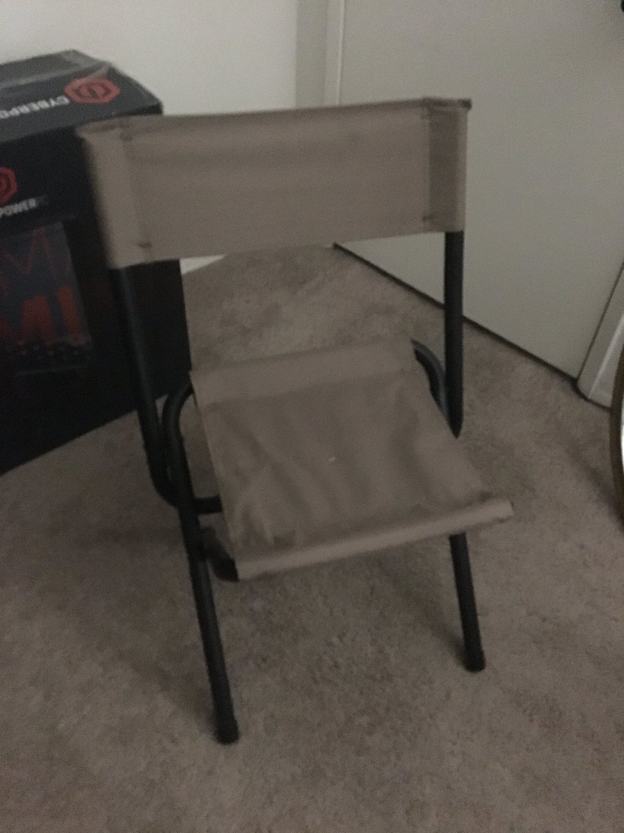 MCCarboxyl's tweet photo. *is walking home from practice*
Random dude: “Fancy chair?”
Me: “Say again?”
Random dude: “D’you want a fancy chair?”
#freestuffiscool https://t.co/SEUdxCSheW