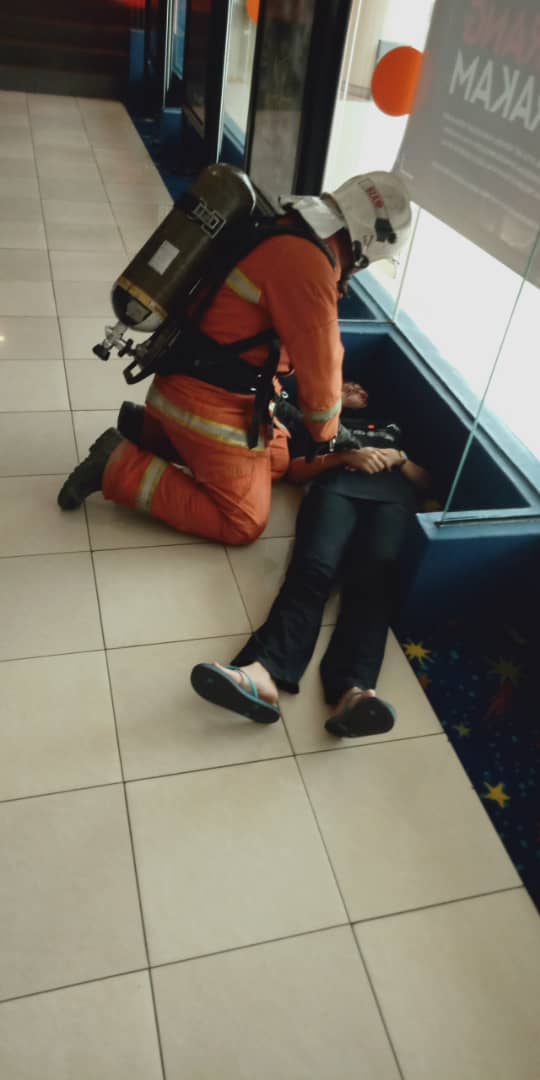 BombaKuantan's tweet photo. Mock Drill di Berjaya Megamall Kuantan melibatkan APM,HTAA bersama dengan Pasukan ERT Megamall https://t.co/g3NQpetISb